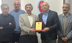 Vekile Verdiği Mücadeleden Dolayı Plaketli Teşekkür