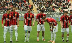 TFF 2. Lig kapısından dönen Eskişehirspor’da amatör statüdeki futbolcular serbest kaldı: Camiada gözler yönetime çevrildi!
