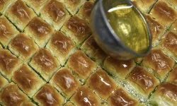 Baklava şerbeti sıcak mı dökülür soğuk mu dökülür?