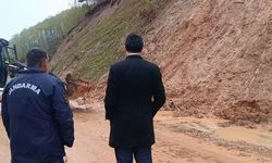 Sağanak Sonrası Heyelan Yolu Kapattı