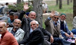 Emeklilere Çifte Ödeme: Maaş ve İkramiye Yatacak