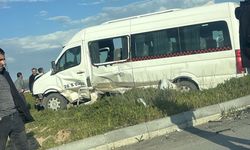Eskişehir Trafik Kazası: Servis ve Otomobil Çarpıştı