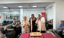 Milletvekili Gürcan Huzurevindeki Annelerle Buluştu