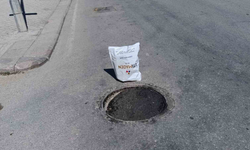 Odunpazarı'nda Çöken Rögar Kapağına Vatandaş Usulü Çözüm