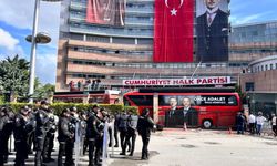 Polis Ablukayı Yıktı: CHP Genel Merkezi'ne Girdi!