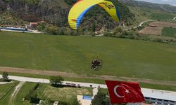 THK Pilotları Gökyüzünde Bayrak Açtı