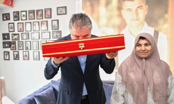 Vali Yılmaz Şehit Ailesini Bayramda Ziyaret Etti