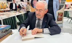 Yılmaz Büyükerşen Kitap Fuarında Okurlarla Buluştu