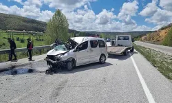 Eskişehir'den Ağrı'ya Giden Araç Yozgat'ta Kaza Yaptı: 4 Yaralı!