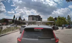Eskişehir’de Dörtlü Flaşörlü Araç Trafiği Kilitledi