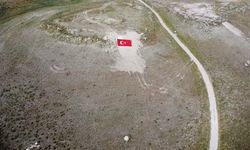 Gençler Milli Takıma Destek İçin Dev Türk Bayrağı Yaptı
