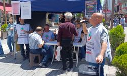 Emekliler Hakları İçin İmza Kampanyasında