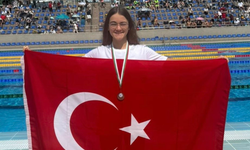 Milli Yüzücü Ecrin Çevik Bronz Madalya Kazandı