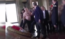 Özgür Özel’in Anıtkabir ziyaretinde çelenk krizi