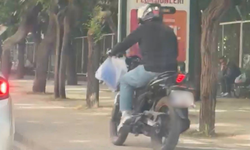 Trafikten Kaçtı, Motosikletiyle Kaldırıma Çıktı