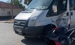 Eskişehir'de Dolmuşa Çarpan Motosikletli Yaralandı