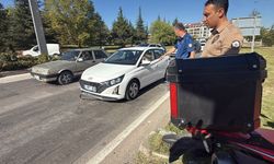 Eskişehir'de Otomobil ile Motosiklet Çarpıştı: 1 Yaralı