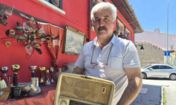 Antikacı Eski Eşyaları Geleceğe Taşıyor