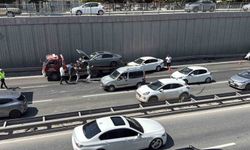 Eskişehir'de 3 Araçlı Zincirleme Kaza: 2 Kişi Yaralı