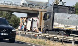 Eskişehir'de Arızalı Kamyonete Tır Çarptı: 1 Yaralı