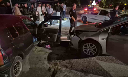 Eskişehir'de Beton Refüjü Aşıp Otomobile Çarptı: "Ben Orayı Düz Sandım"