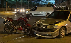 Eskişehir'de Otomobil ile Motosiklet Çarpıştı: 2 Yaralı