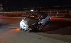 Eskişehir'de Alkollü Sürücünün Otomobili Tabelayı Devirdi