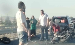 Sivrihisar'da İki Motosiklet Otomobile Çarptı: 2 Yaralı