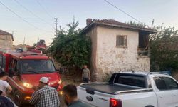 Yangından dönen itfaiye aracı eve çarptı: 3 yaralı