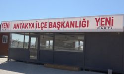 Yeni Parti'nin İlk İlçe Başkanlığı Tabelası Antakya'da Asıldı