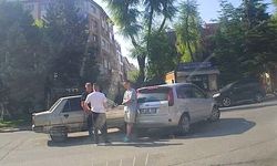 Eskişehir'de İki Otomobil Çarpıştı