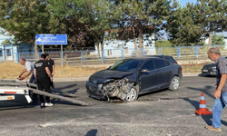 Eskişehir'de İki Araç Çarpıştı, Trafik Kilitlendi: 1 Yaralı