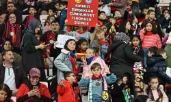 "Kucak Dolusu Hayaller Projesi" Minik Taraftarları Tribünlerle Buluşturdu