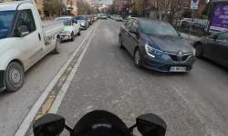 Eskişehir'de Görüntüleri Kask Kamerası Kaydetti: Ters Yöne Giren Sürücü Kazaya Davetiye Çıkardı