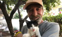 30 Yıldır Sokak Kedilerine Kapısını Açıyor