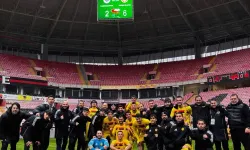 ESKİŞEHİR DERBİSİNDE FIRTINA GİBİ İLK YARI: ŞİMŞEKLER GERİDEN GELDİ!