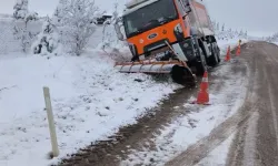 Eskişehir’de Kar Küreme Aracı Şarampole Devrildi
