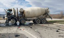 Kütahya’da Beton Mikserleri Çarpıştı: 2 Kişi Yaralandı