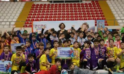 Minik Yürekler Sahaya İndi, Futsal Şenliği Coşkuyla Sona Erdi