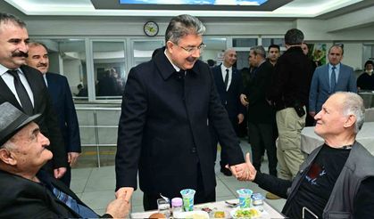 Vali Yılmaz, huzurevi sakinleriyle bir araya geldi