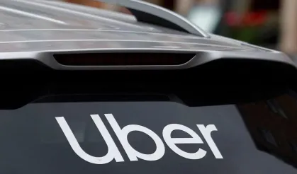Direksiyonda kimse yok: Uber 100 milyon dolarlık yatırımla robotaksi devrini başlatıyor!