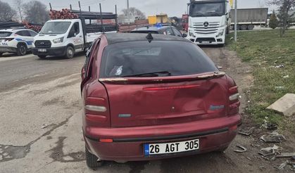 Eskişehir’de Tramvay ile Otomobil Çarpıştı 2 Yaralı