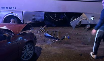 Eskişehir’de Feci Kaza: Hızlı Araç İşçi Servisine Çarptı!