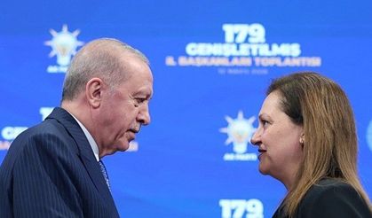 Burcu Köksal Ak Parti’ye Katıldı, Rozetini Erdoğan Taktı