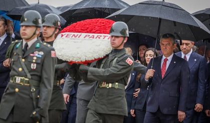 Özgür Özel, Yeni Parti Heyetiyle Anıtkabir'i Ziyaret Etti
