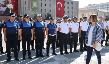 Eskişehir’de kaldırım işgallerine sıkı denetim: Zabıta ekipleri masa ve sandalyeleri topladı
