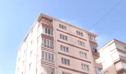 Ulus Caddesi’nde apartman çatısında yangın paniği