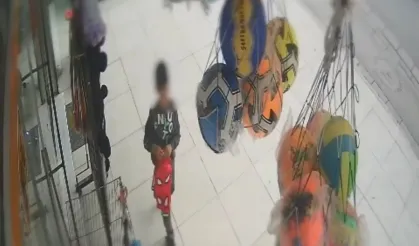 Kırtasiye Önünde Askıdaki Bereleri Çaldı!