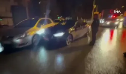 Eskişehir’de İlginç Müdahale: Direksiyon Başında Sızan Sürücü Arabadan Böyle Çıkarıldı