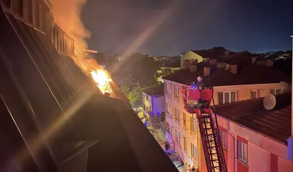 Şirintepe Mahallesinde Apartman Çatısında Yangın Paniği